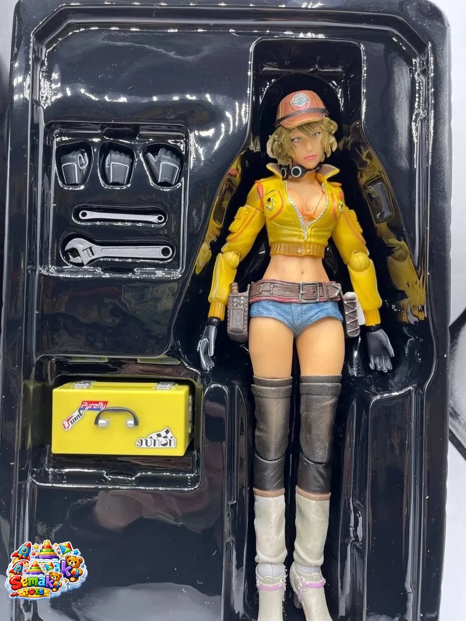 خرید اکشن فیگور شخصیت سیندی اروم دختر مکانیک از فاینال فانتزی برند پلی آرتز PLAY ARTS